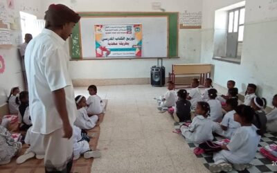 بتمويل مؤسسة البر للتنمية الاجتماعيه مجموعة شباب السلام التطوعية توزيع الكتاب المدرسي بطريقة مهذبة